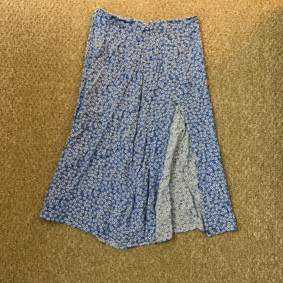✨4 for $15✨ Ditsy blue white Floral Split Thigh Skirt Midi Vacation Beach spring - Picture 2 of 6